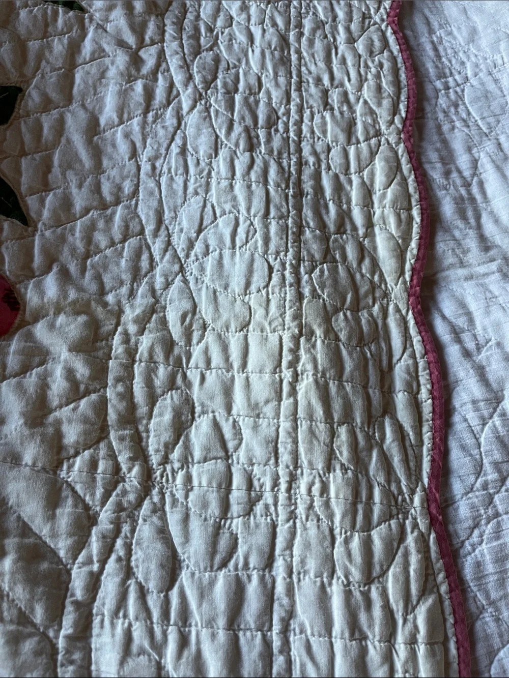 Vintage Handmade Pink Floral Appliqué Quilt - Pink & Cream